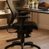 pisarniski stol dynamic air v prostoru
