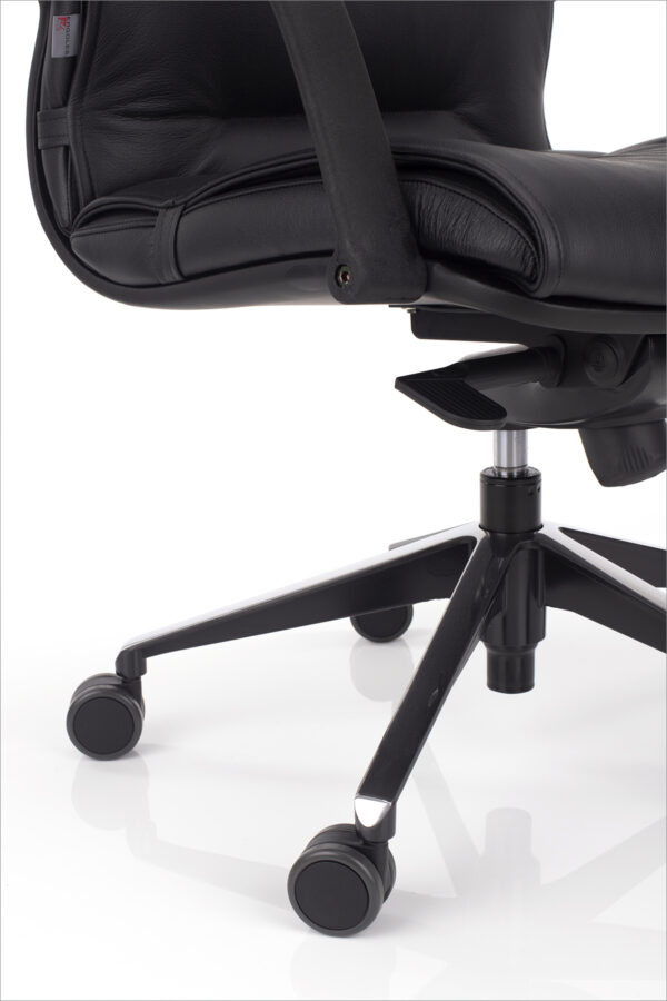 USNJE-PISARNISKI-STOL-COMFORT-MPD-GUMIRANA-KOLESA