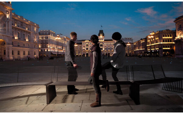 zunanaj_klop_river_z_naslonom