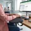 ergonomska podpora za roke ergy comfort v sodobni pisarni