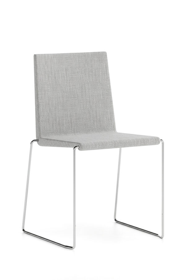 konferencni stol Impilla nalozljiv stol z jekleno konstrukcijo