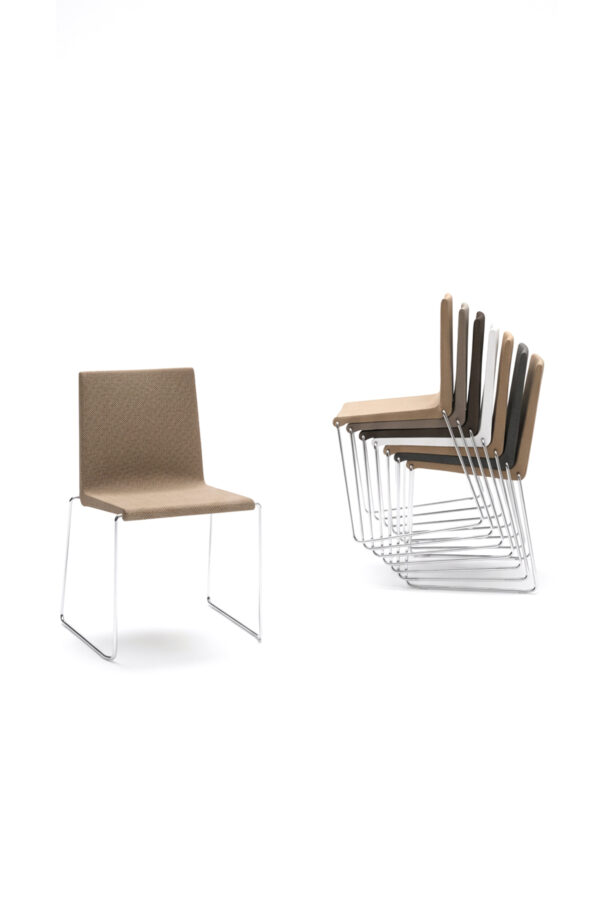 oblazinjen konferencni stol impilla