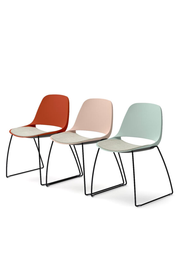 oblazinjen konferencni stol eclipse na sankah