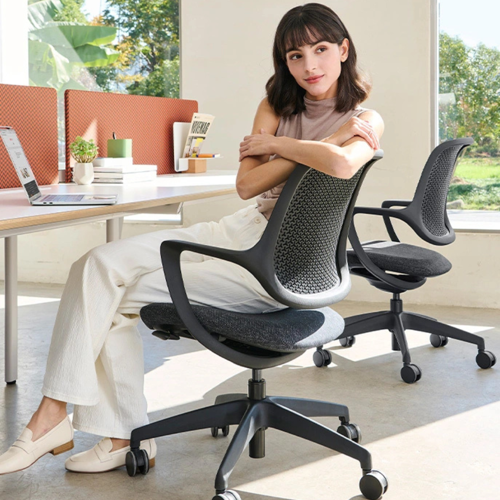 Dolgotrajno sedenje in ergonomija – kaj pravi Harvard?